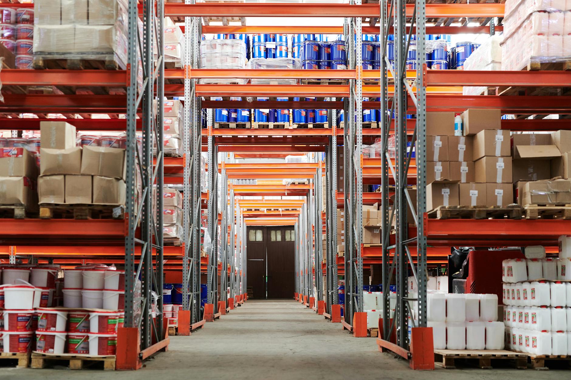 Automated warehouse facility with logistics equipment and storage systems