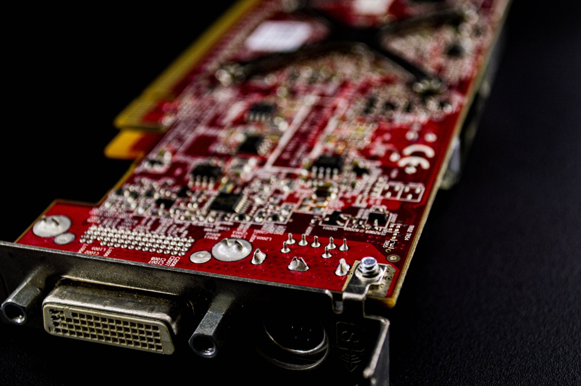 Close-up of a modern smartphone hinge and screen crease